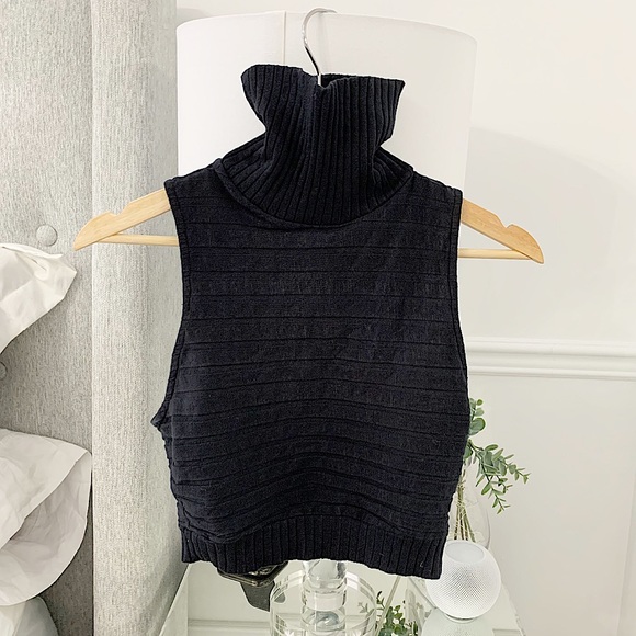 3/30$🤍SILENCE+NOISE | Black sleeveless turtleneck crop M - Picture 2 of 6